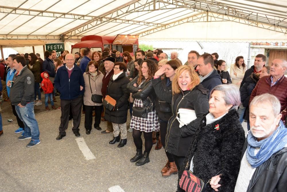 Éxito rotundo de la X Festa do Petote con 800 raciones