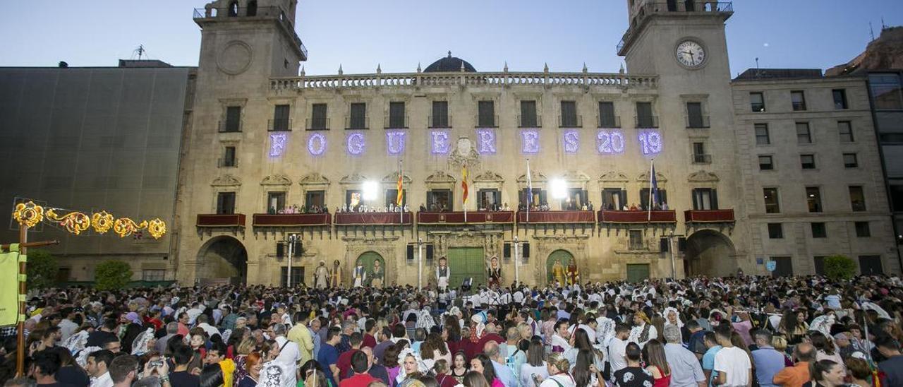 Imagen del último pregón de Hogueras, celebrado antes de la paralización por el covid