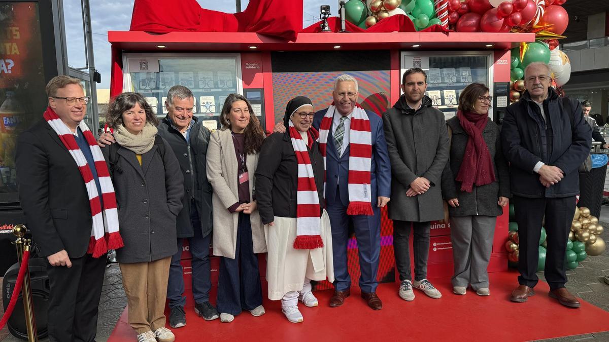 Presentació de les màquines expenedores per ajudar projectes solidaris a La Maquinista de Barcelona