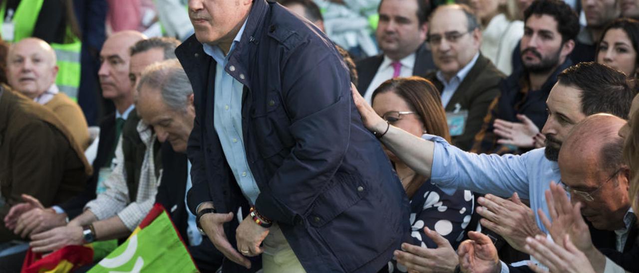 José María Llanos junto a Abascal en un mitin de Vox celebrado en València.