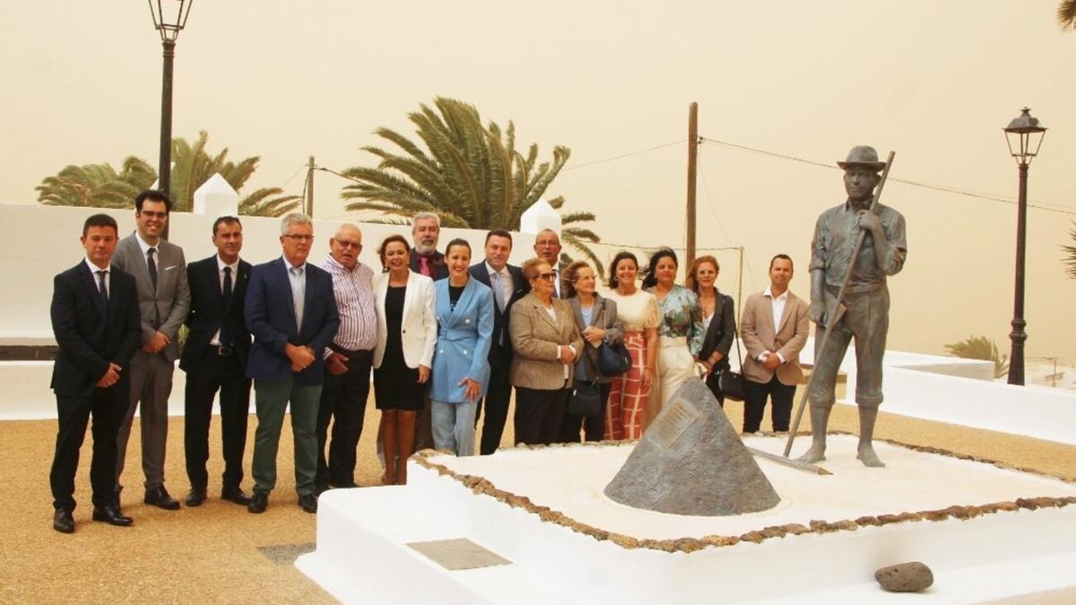 Escultura de Víctor Fernández Gopar, El Salinero, en Las Breñas.