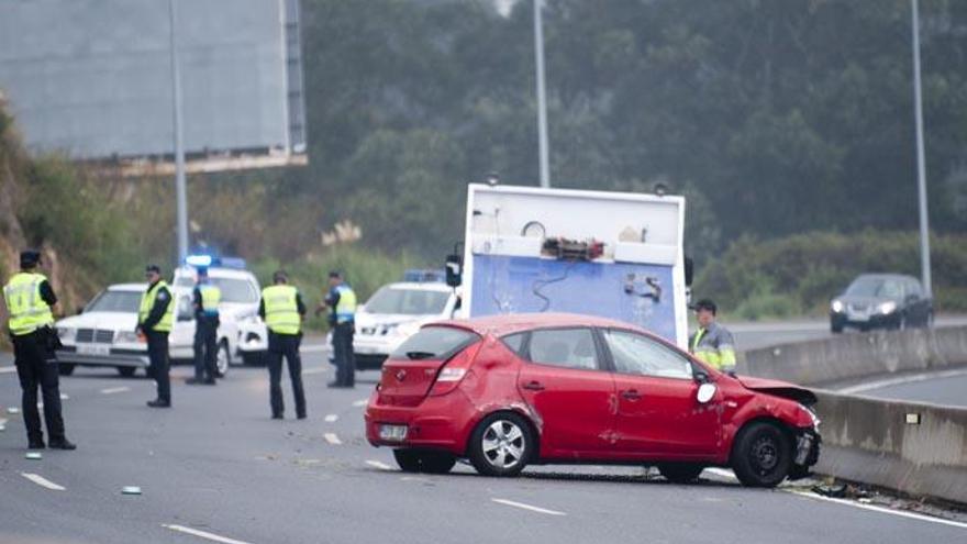 El vehículo accidentado, antes de ser retirado.