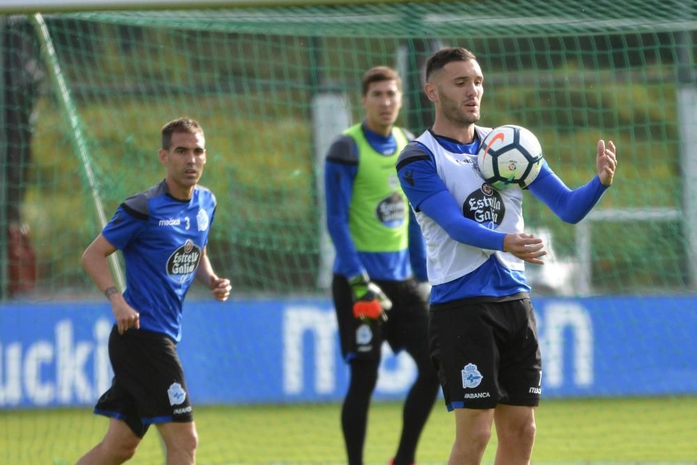 La plantilla, dividida en dos grupos, realizó un entrenamiento con estrategias ofensivas y remates a portería.