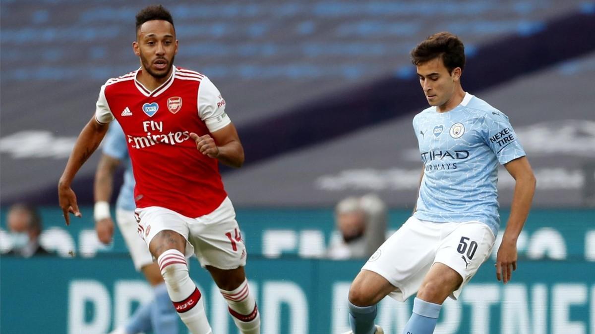 Eric, junto a Aubameyang, en un partido del City ante el PSG