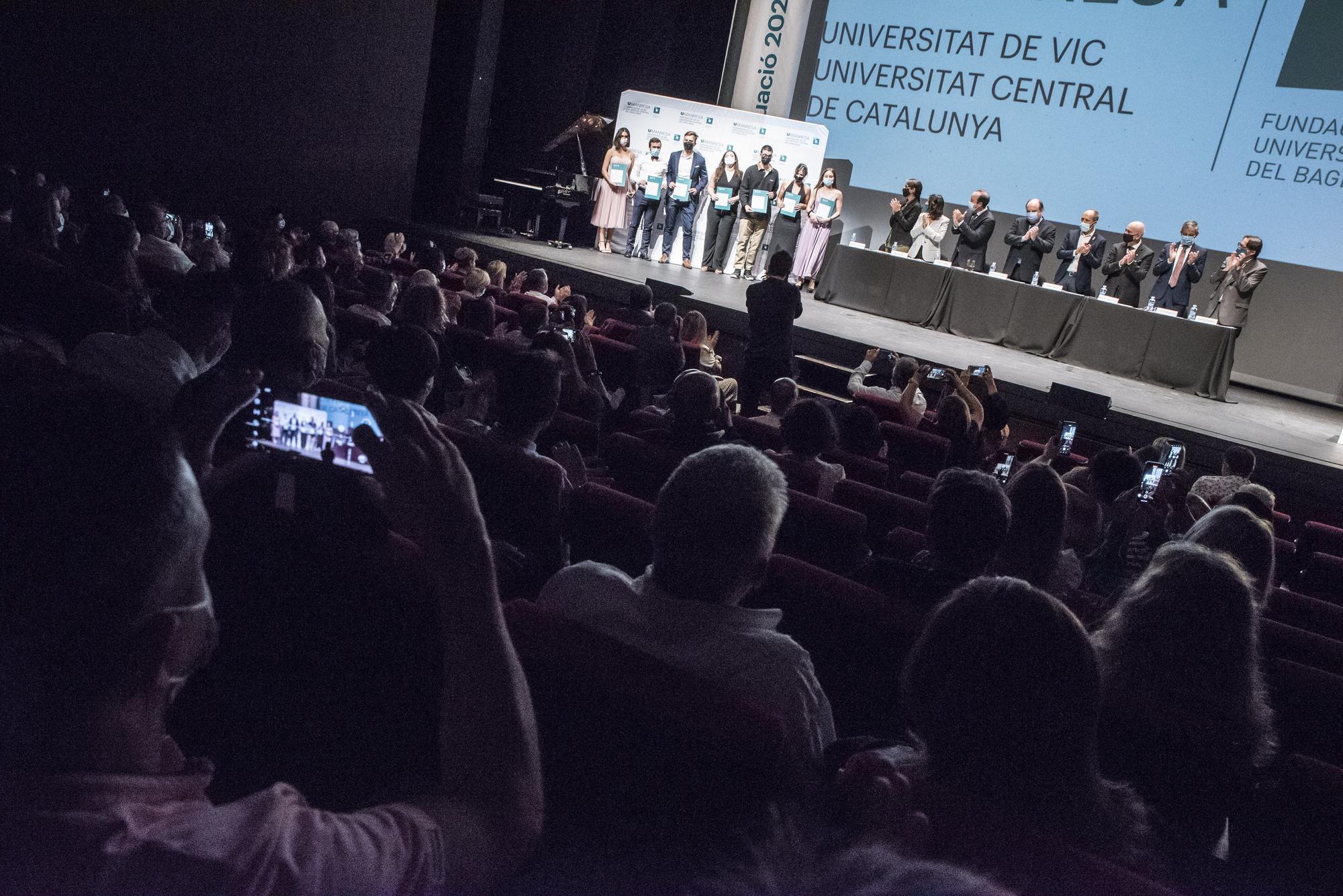 Acte de graduació de la promoció més nombrosa de la FUB dels darrers set anys