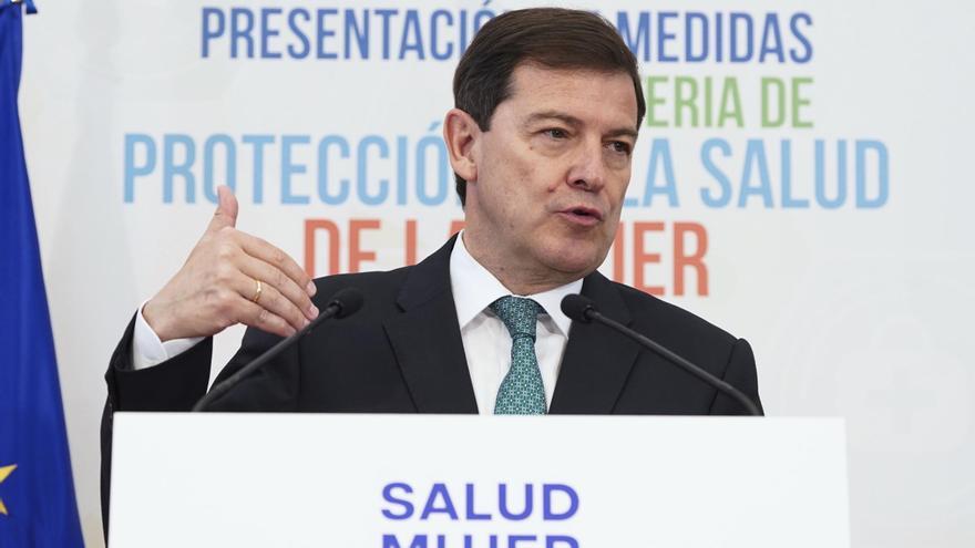 Mañueco pide al &quot;actor&quot; Sánchez que convoque elecciones