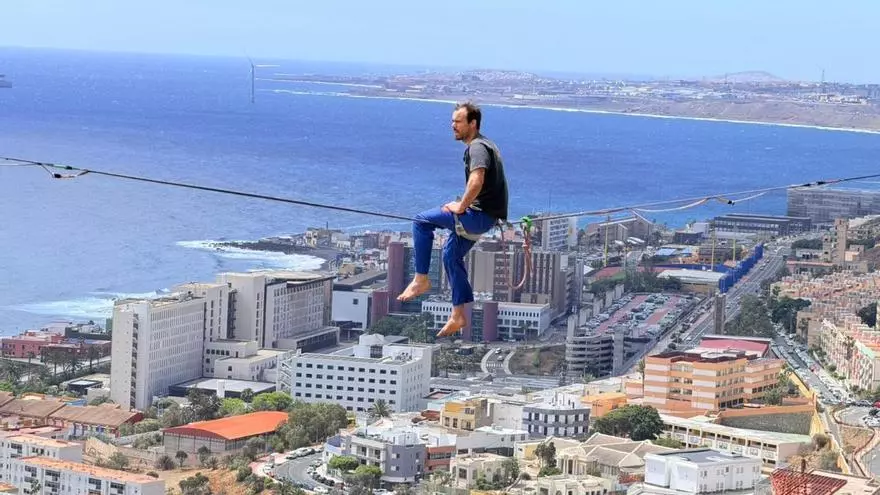 David Palomo, campeón mundial de Freestyle Highline, que entrena en Las Palmas de Gran Canaria