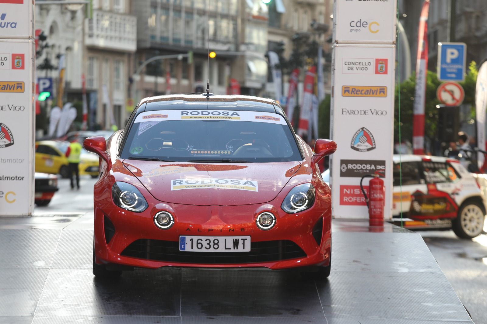 Los motores del Rallye Rías Baixas rugen en el centro de Vigo