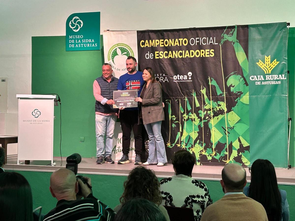 EN IMÁGENES: La 32.ª edición del Campeonato de Escanciadores de Asturias vuelve a coronar a Salvador Ondó