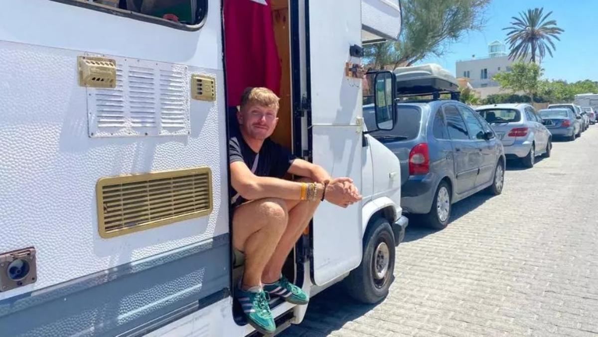 Der junge Pole Alex ist zufrieden mit seinem Standort unmittelbar am Meer, will aber bald weiterziehen.
