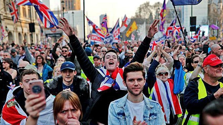 Partidaris del Brexit, en una protesta a l&#039;exterior del Parlament britànic.