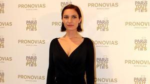 La actriz y cantante Josephine de la Baume posa en el ’photocall’ de la nueva boutique de Pronovias.