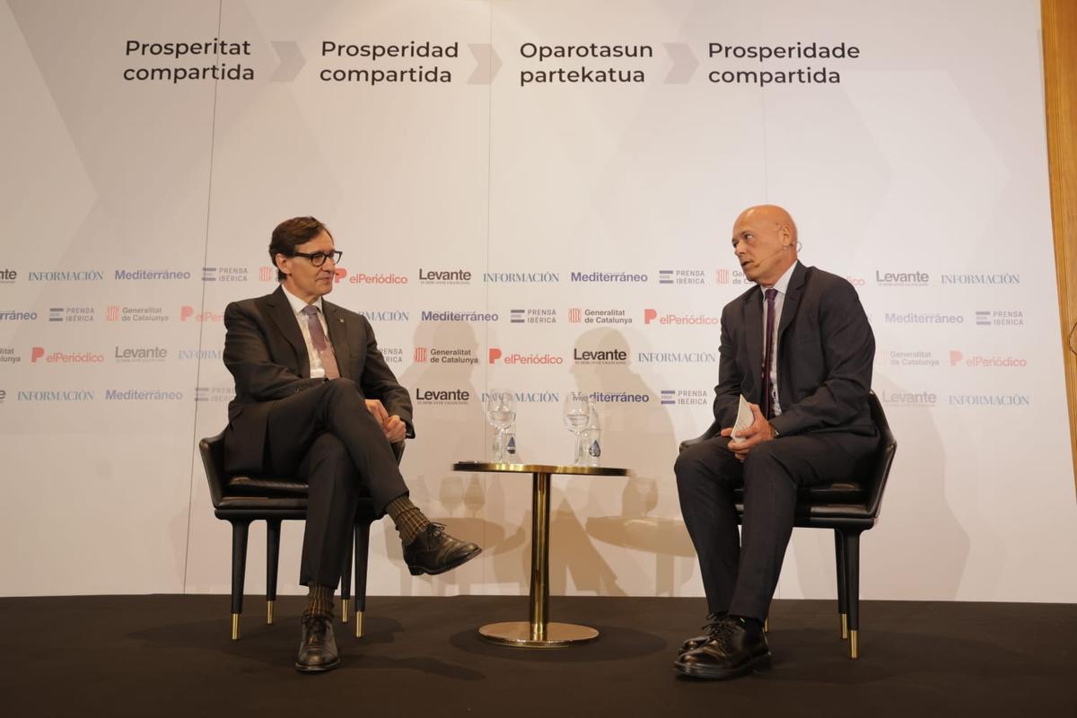 El desayuno informativo de Salvador Illa, en imágenes