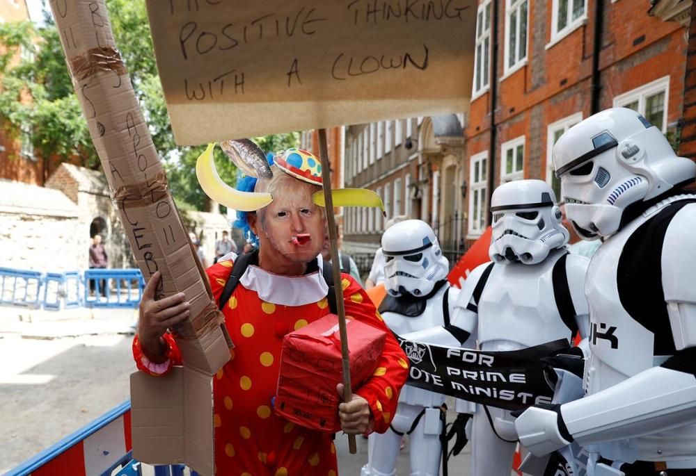 «Stormtroopers» demanen el vot a favor de Darth Vader al Regne Unit