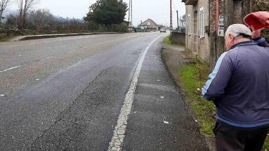 Marcado del pintado inicial previsto y paralizado en Bugarín. // A.H.