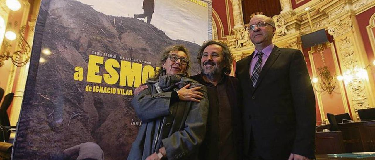 Ana Garrido, Ignacio Vilar y Agustín Fernández, ayer en el salón de plenos del Concello. // Jesús Regal