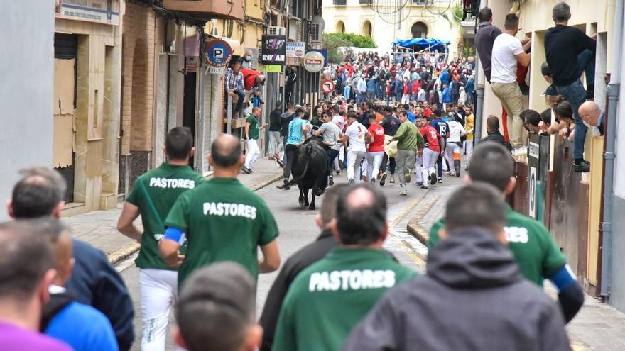 Cientos de aficionados llegados de toda España se acercaron a Onda para disfrutar de un encierro con toros de Cuadri que resultó muy accidentado.