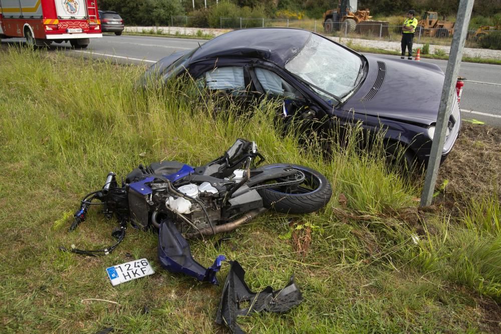 Un motorista fallece en un accidente en Guísamo