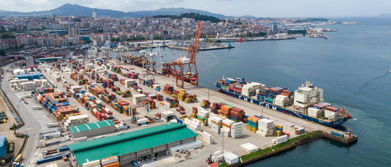 Imagen del tráfico de contenedores en el Puerto de Vigo