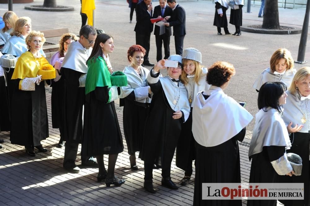 Rosamaría Alberdi, primera enfermera doctora honoris causa de España por la UMU