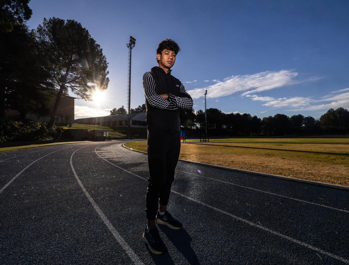 barcelona 28/01/2025 Deportes. Entrevista a Josué Canales, récord de España de 800 metros, en el CAR de Sant Cugat. AUTOR: JORDI OTIX
