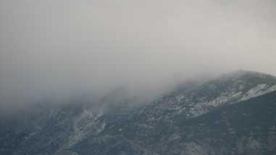 La nieve deja algunos copos en los picos más altos de las montañas del norte de Extremadura