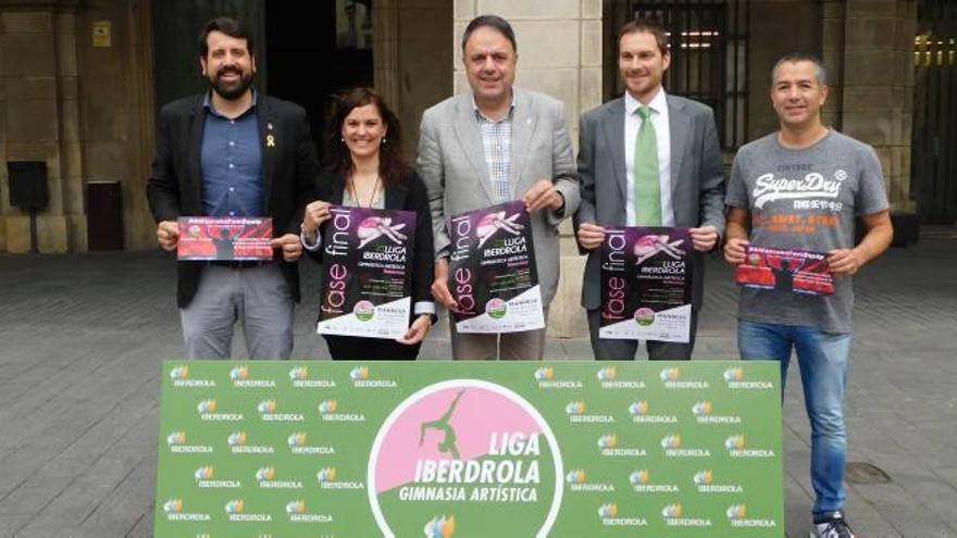 Des de l&#039;esquerra, Jordi Serracanta, Cristina Fraguas, Valentí Junyent, Pere Roura i Xavi Casimiro