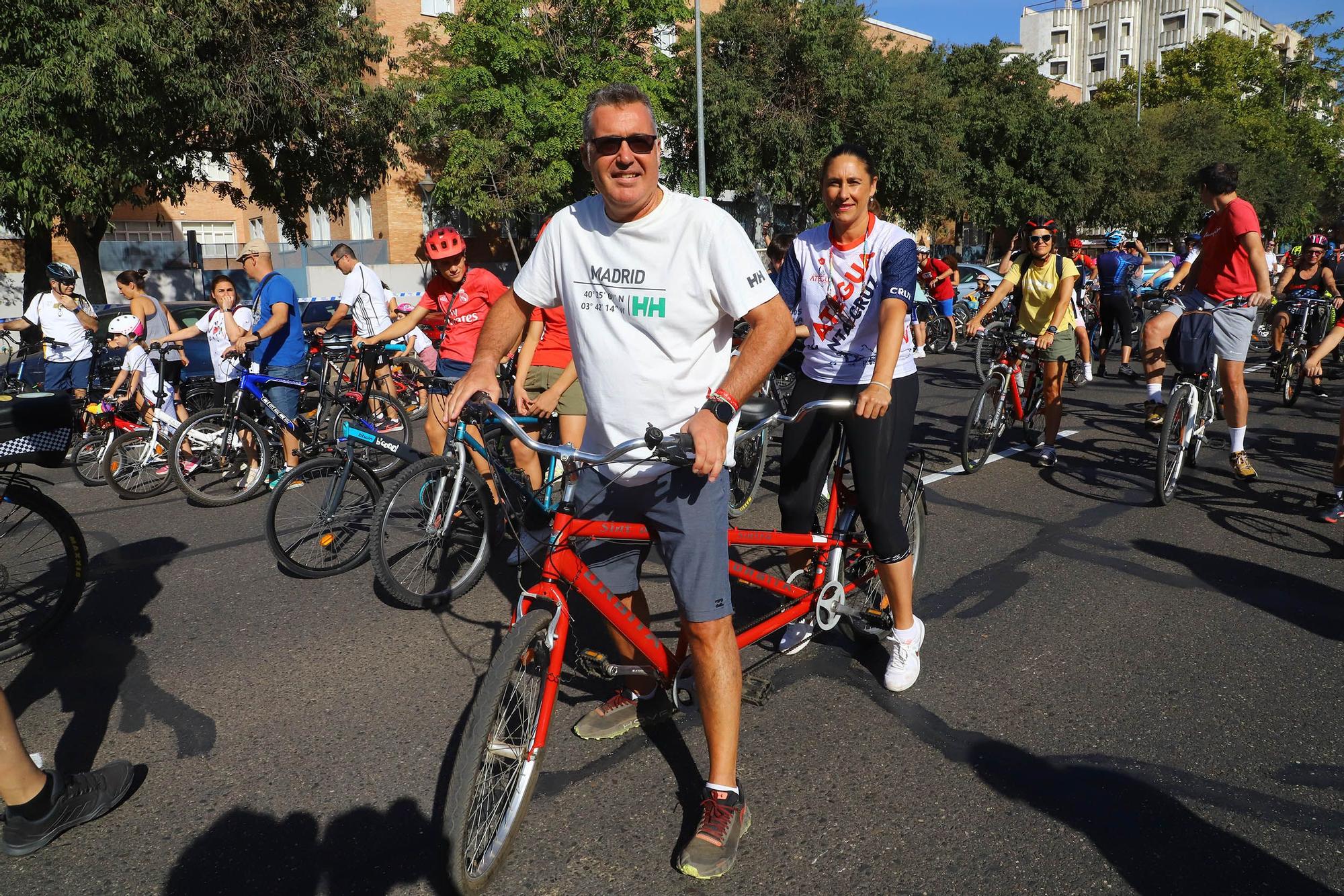 Familias enteras se suman a la Fiesta de la Bicicleta en Córdoba