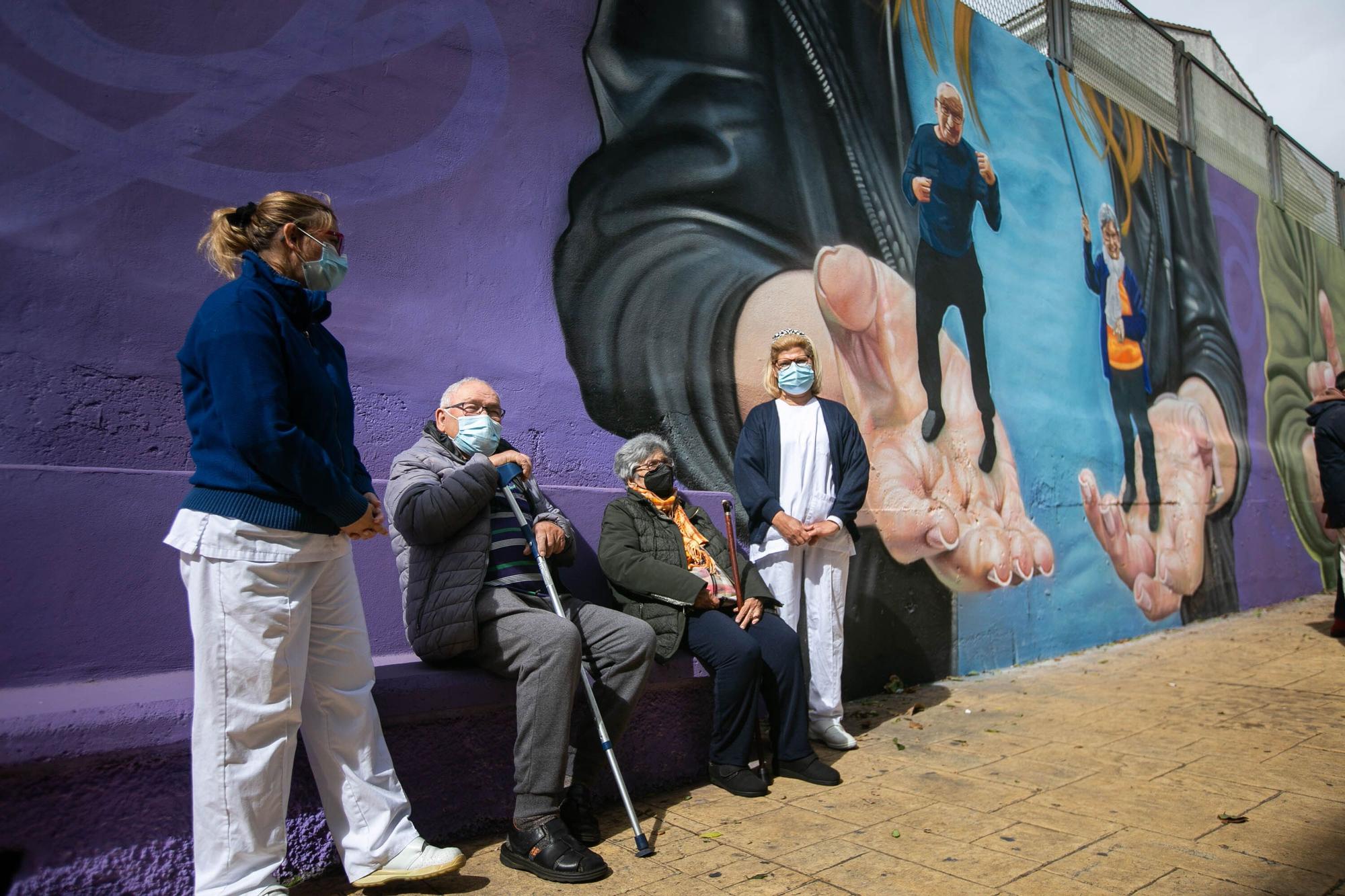 Mural del voluntariado en Anchieta