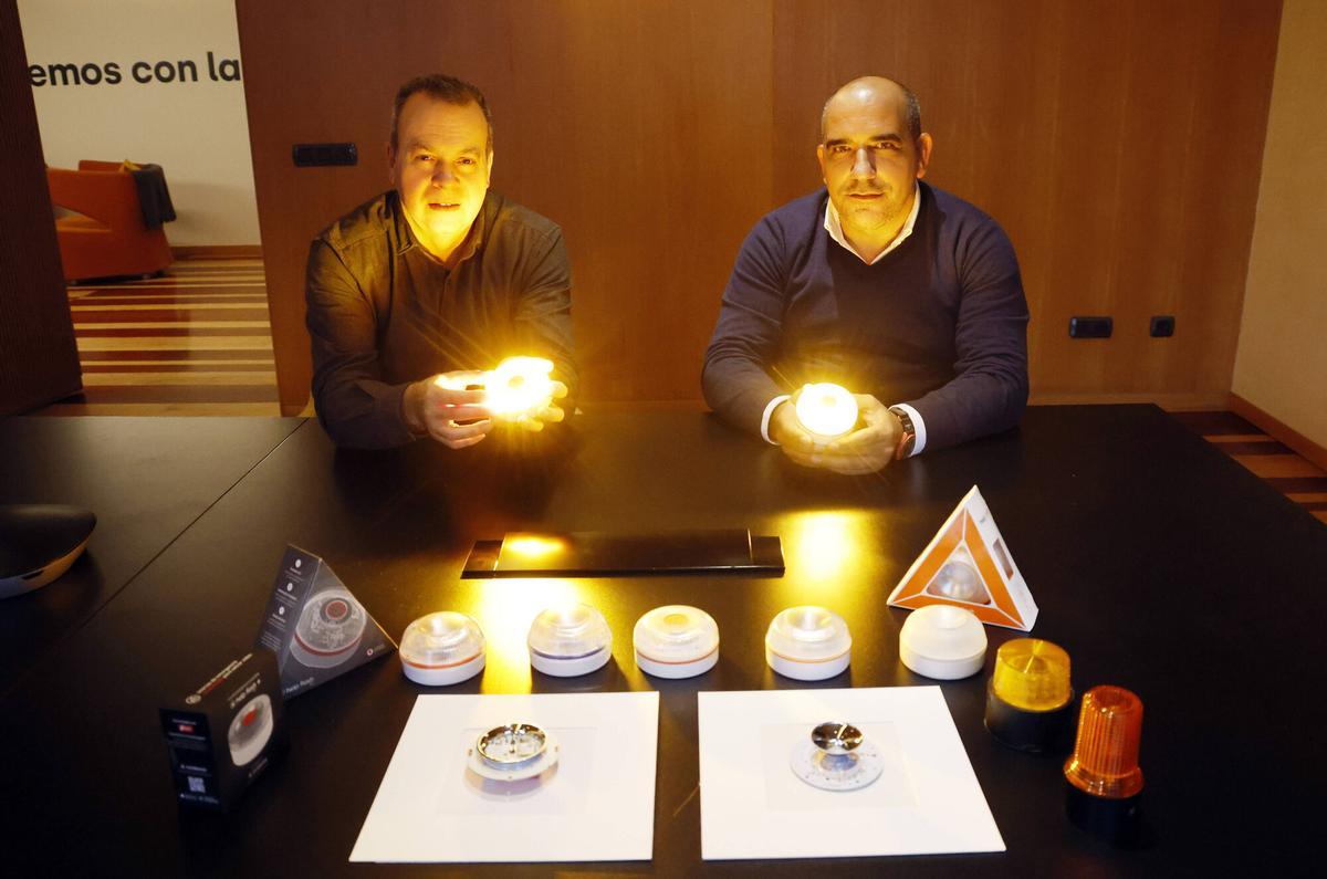 Vigo (Calle Pontevedra). Los inventores de la baliza o lub de emergencia V16, y fundadores de la empresa de tecnología Netun: Jorge Torre y Jorge Juan Costas.