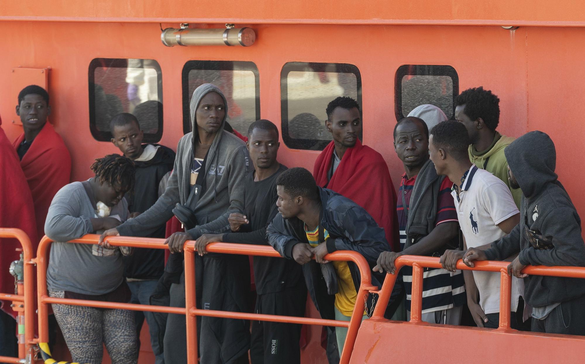 Llegada de migrantes a Puerto Naos, en Arrecife (Lanzarote)