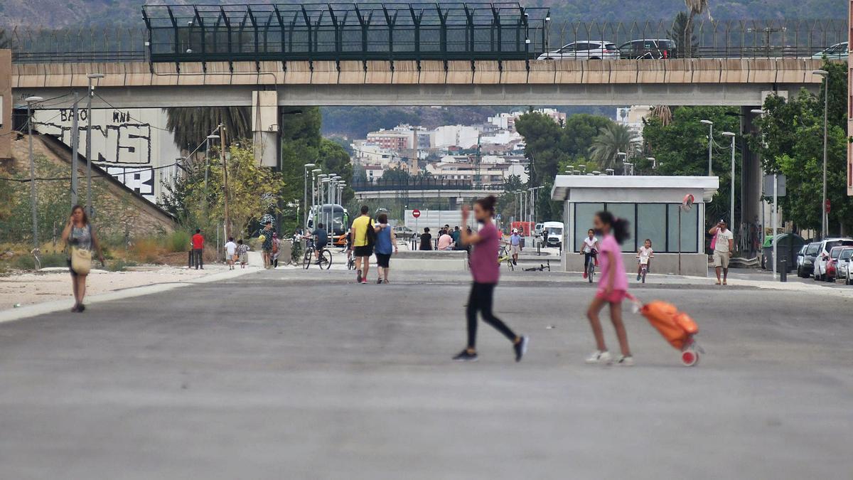 El bulevar se construirá en la
 zona que han dejado libre las vías 
en Santiago el Mayor.  israel sánchez.