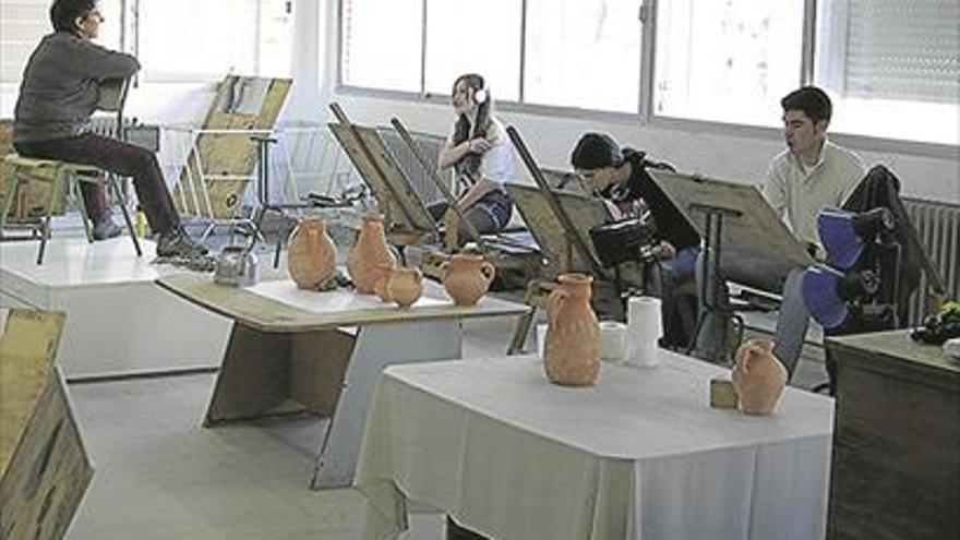 Alumnos de la escuela de arte critican el efecto de la Lomce en repetidores