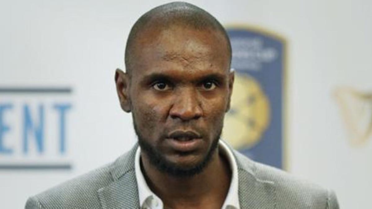 Abidal se rinde, otra vez, ante Messi