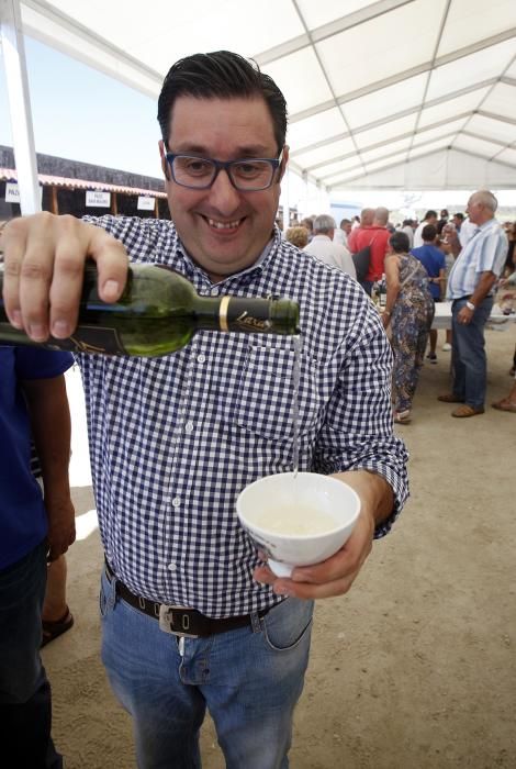 Salvaterra despacha 20.000 botellas de vino del Condado en una multitudinaria fiesta