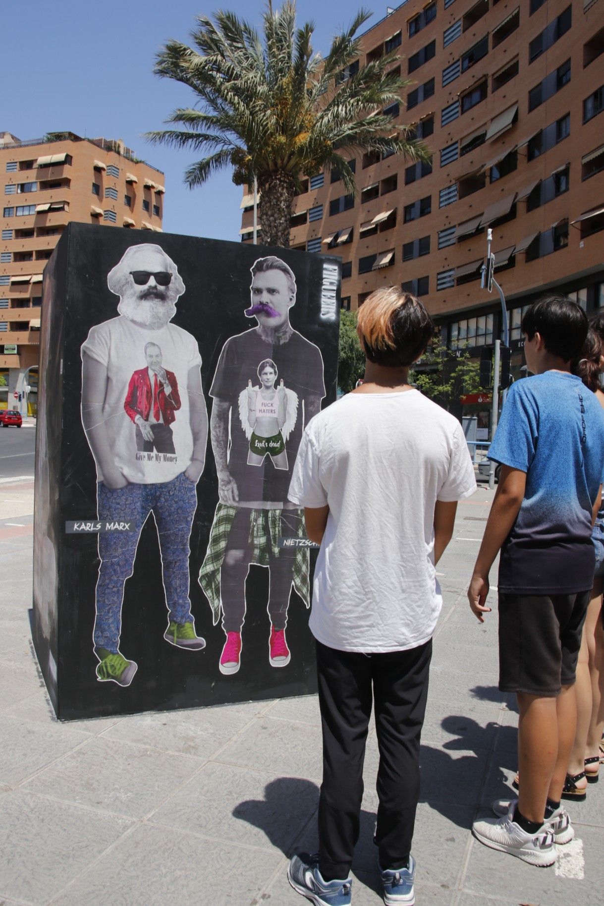 "Tótem revolutum", exposición de arte urbano en Alicante