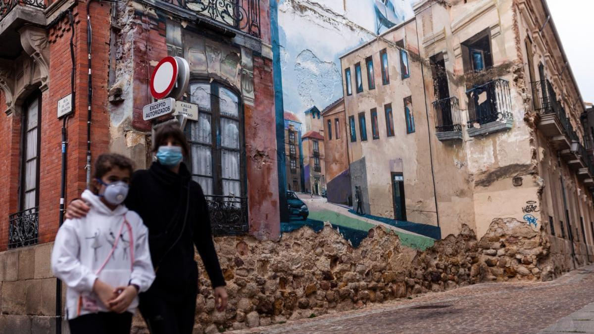 Niños durante sus primeros días de desconfinamiento en Zamora.