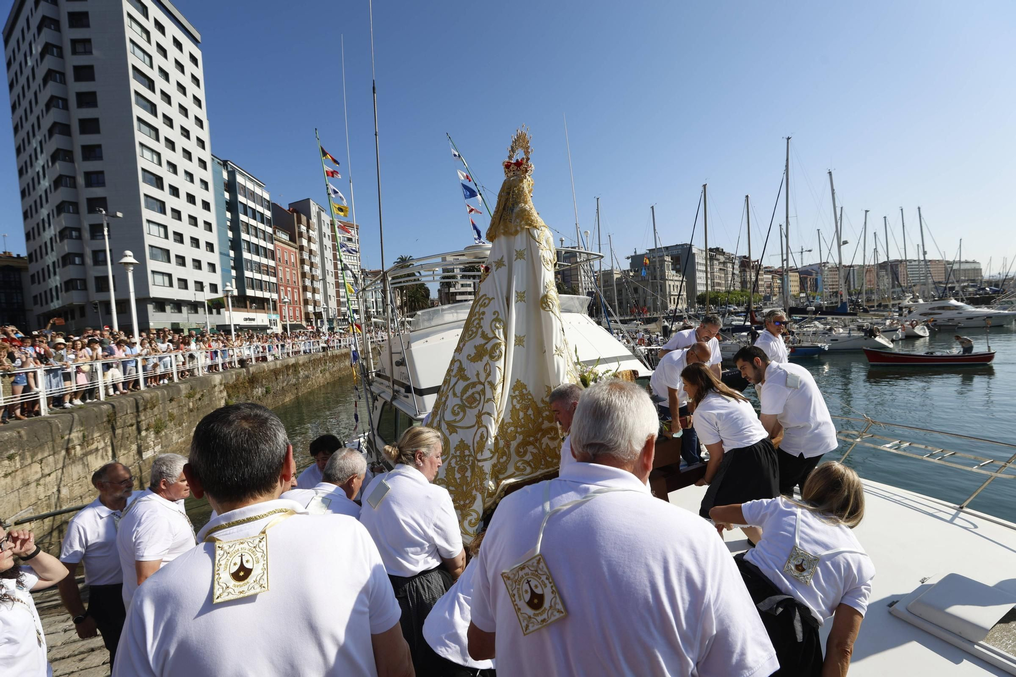 En imágenes: así fue la procesión marinera del Carmen en Gijón