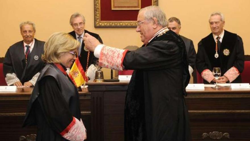 Consuelo Castro, primera mujer en la Academia de Jurisprudencia