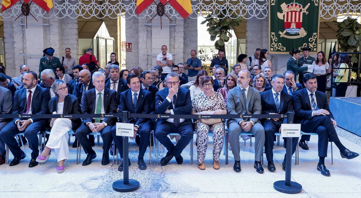 Toma de posesión de Francisco Poyato Sevillano como jefe de Comandancia de la Guardia Civil de Alicante