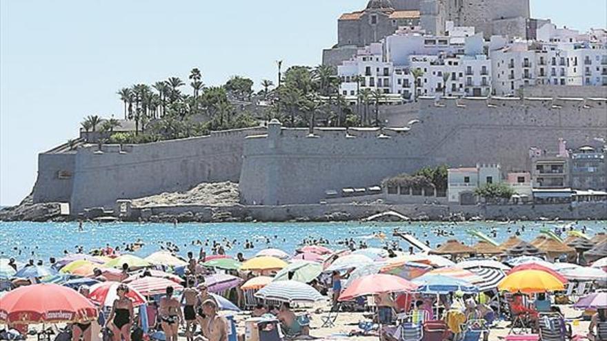 Peñíscola ajusta los precios para igualar la afluencia turística