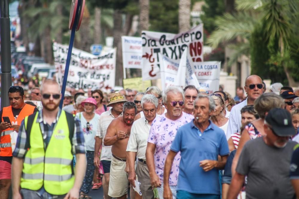 Manifestación en Orihuela Costa por su abandono