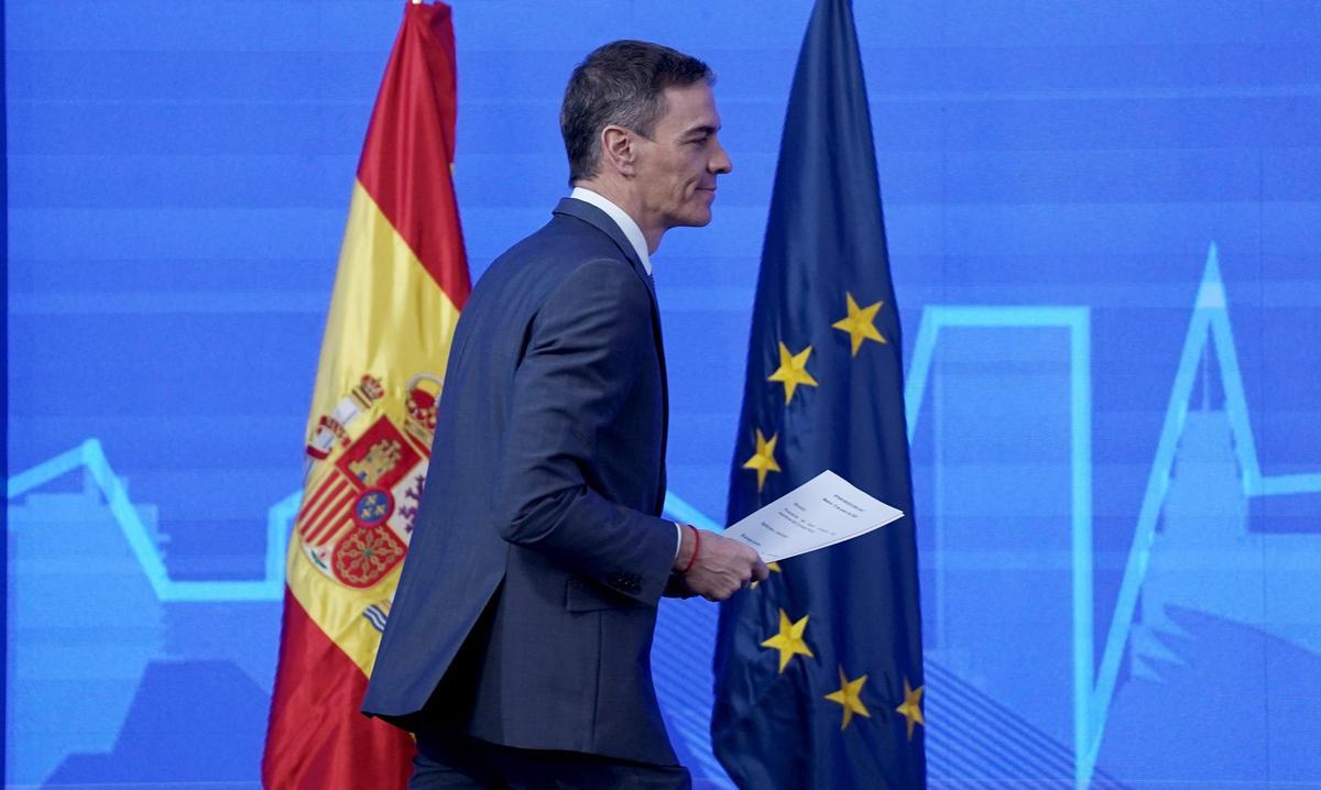 Pedro Sánchez, presidente del Gobierno, clausura el Spain Investor Day, con la presencia de Benito Berceruelo, presidente de Spain Investors Day y Margarita Robles, ministra de Defensa.