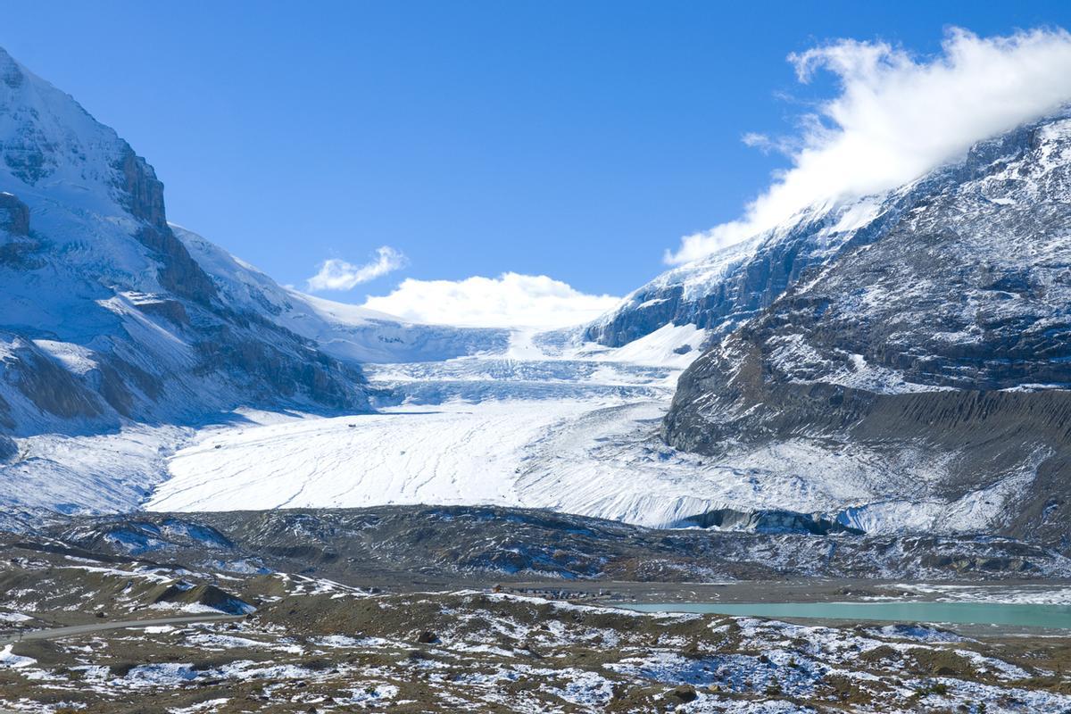 La ruta de las Sunwapta Falls (Parque Nacional Jasper, Alberta, Canadá) es un recorrido corto y accesible que permite contemplar espectaculares saltos de agua y el cañón del río Sunwapta