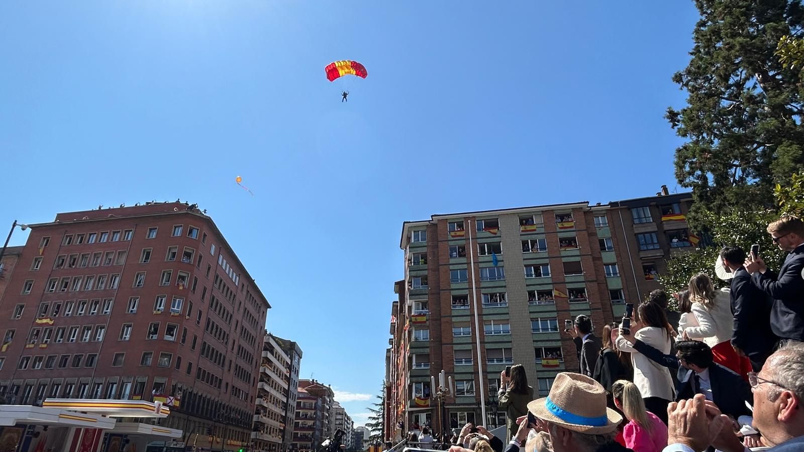 EN IMÁGENES: Así fiue el multitudinario desfile en Oviedo por el Día de las Fuerzas Armadas