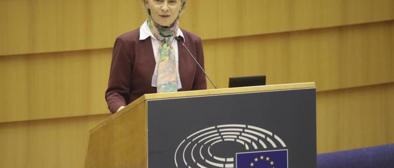 La presidenta de la CE, Ursula Von der Leyen, ayer. | EFE-EPA/OLIVIER HOSLET