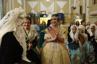 Carmen Prades visita Alicante para la proclamación de la Bellea del Foc, María Pastor