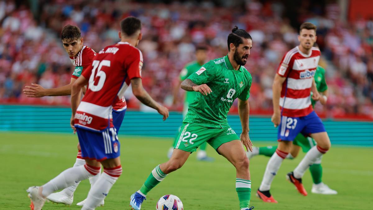 Isco Alarcón, en un partido de Liga entre Granada y Betis en Los Cármenes