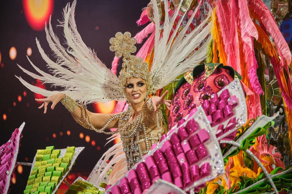 Candidatas durante la Gala de Elección a Reina del Carnaval de Santa Cruz