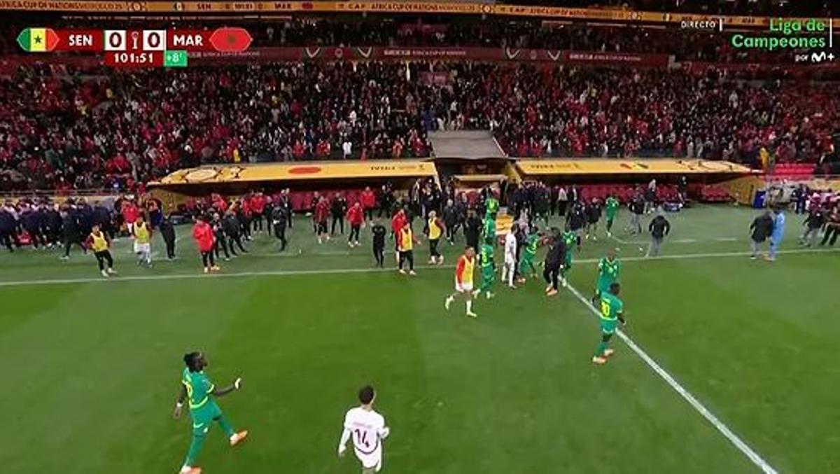 Momento de máxima tensión en la final de la Copa África tras el penalti señalado a favor de Marruecos.